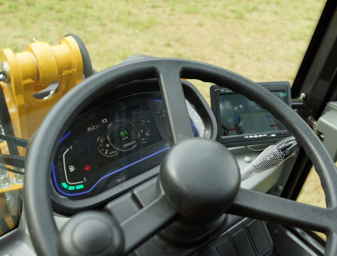 Radlader des Typs schieder Radlader/Hoflader 812 mit beheizter Komfortkabine, Neumaschine in mixnitz (Bild 17)