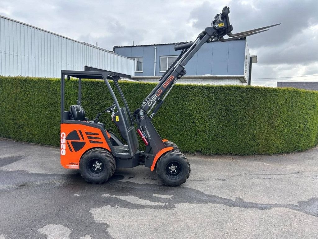 Radlader от тип Sonstige 825 D, Gebrauchtmaschine в Antwerpen (Снимка 4)