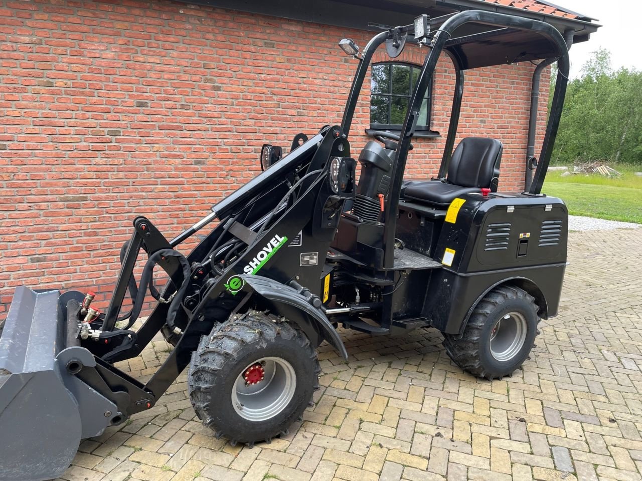 Radlader des Typs Sonstige E-shovel 906E, Gebrauchtmaschine in Leeuwarden (Bild 3)