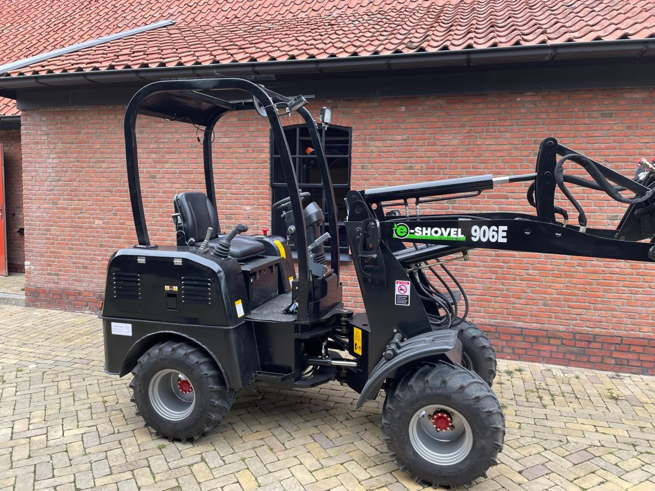 Radlader des Typs Sonstige E-shovel 906E, Gebrauchtmaschine in Leeuwarden (Bild 2)