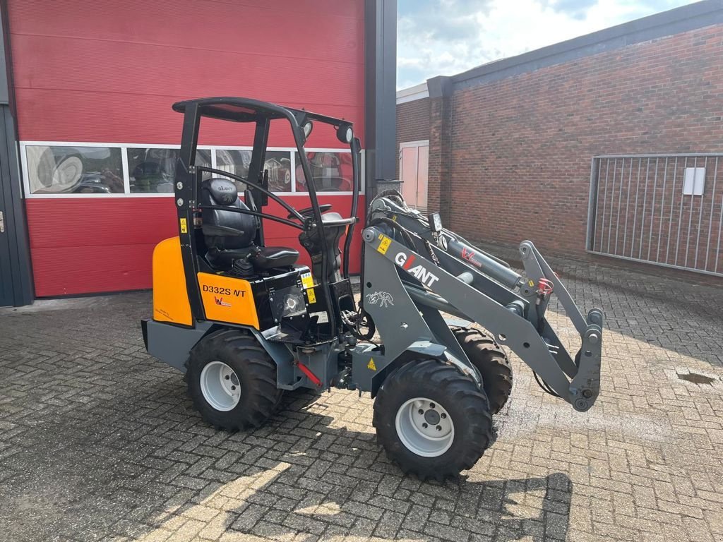 Radlader of the type Sonstige Giant D332SWT, Gebrauchtmaschine in MARIENHEEM (Picture 1)