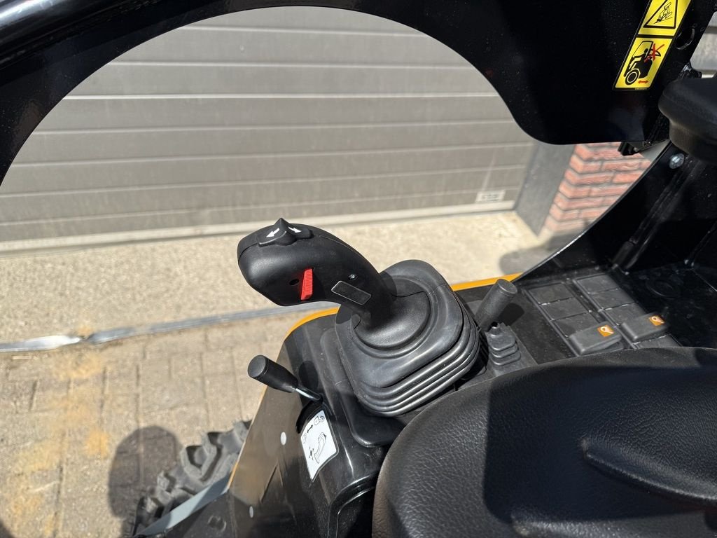 Radlader of the type Sonstige Giant G2300 X-TRA HD minishovel / kniklader NIEUW &euro;545 LEASE, Neumaschine in Neer (Picture 11)