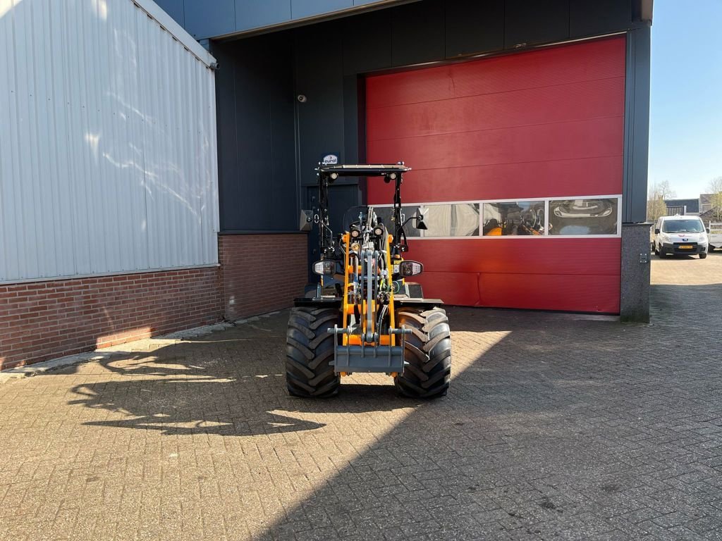 Radlader des Typs Sonstige Giant G2700 HD+, Neumaschine in MARIENHEEM (Bild 2)