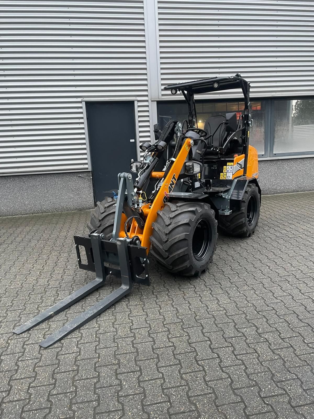 Radlader des Typs Sonstige Giant G2700 HD plus shovel, Neumaschine in Roermond (Bild 4)