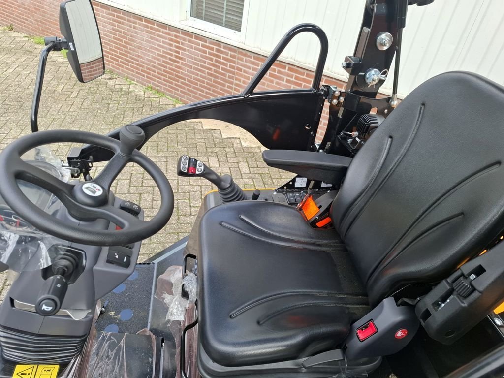 Radlader des Typs Sonstige Giant G2700 HD, Neumaschine in MARIENHEEM (Bild 6)