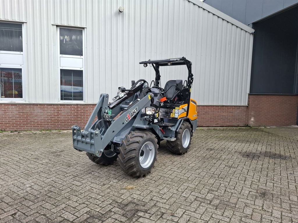 Radlader des Typs Sonstige Giant G2700 HD, Neumaschine in MARIENHEEM (Bild 2)