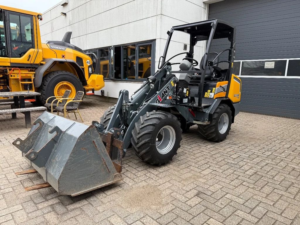 Radlader des Typs Sonstige Giant G2700, Gebrauchtmaschine in Doetinchem (Bild 1)