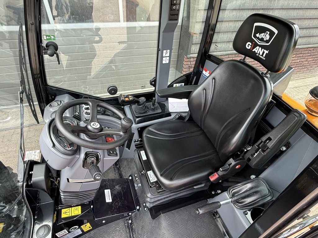 Radlader des Typs Sonstige Giant G3500 shovel NIEUW met cabine, Neumaschine in Neer (Bild 11)