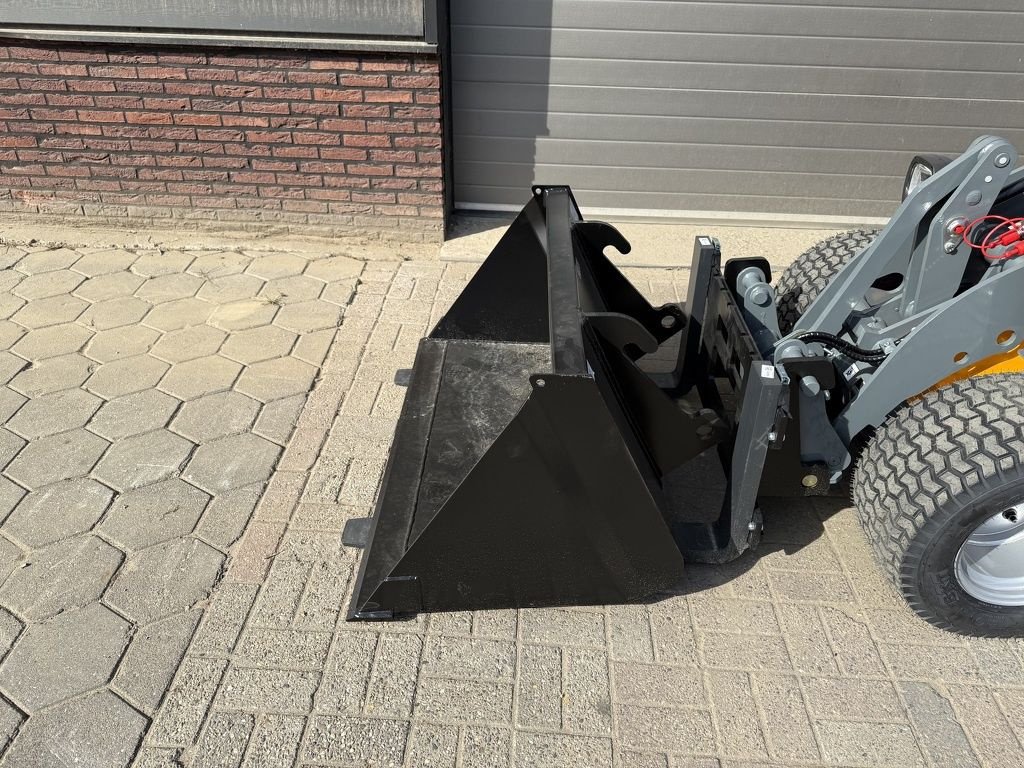 Radlader des Typs Sonstige Giant minishovel NIEUW gazonbanden &euro;399 LEASE, Neumaschine in Neer (Bild 8)