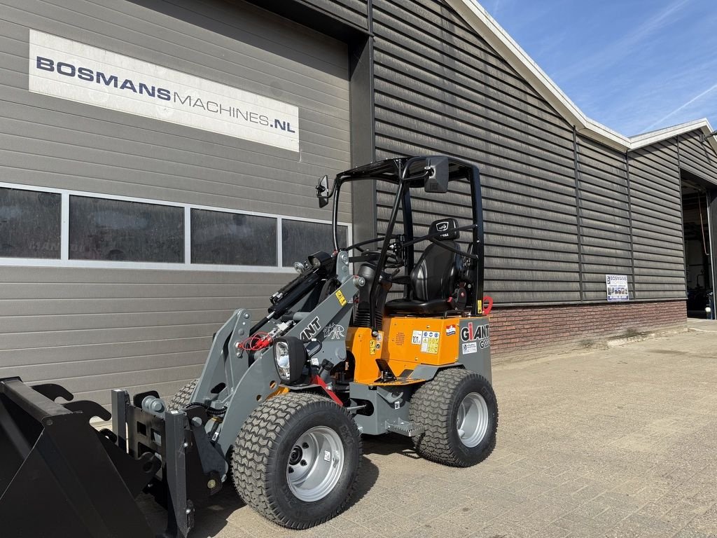 Radlader des Typs Sonstige Giant minishovel NIEUW gazonbanden &euro;399 LEASE, Neumaschine in Neer (Bild 4)