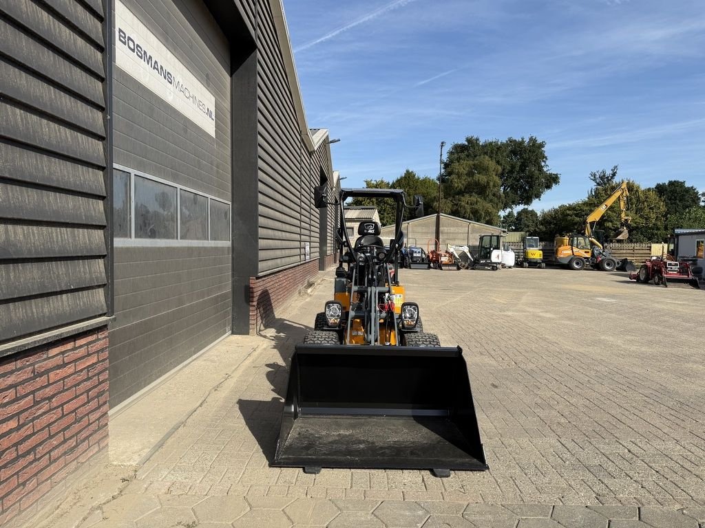 Radlader des Typs Sonstige Giant minishovel NIEUW gazonbanden &euro;399 LEASE, Neumaschine in Neer (Bild 5)