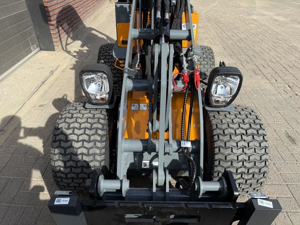 Radlader des Typs Sonstige Giant minishovel NIEUW gazonbanden &euro;399 LEASE, Neumaschine in Neer (Bild 7)