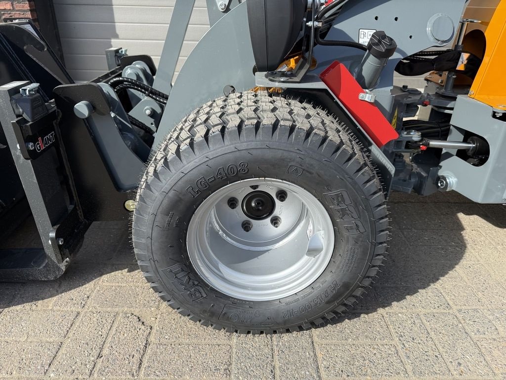 Radlader des Typs Sonstige Giant minishovel NIEUW gazonbanden &euro;399 LEASE, Neumaschine in Neer (Bild 9)