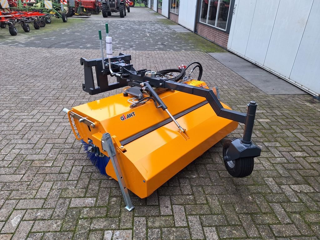 Radlader of the type Sonstige Giant PLUS 590-150, Neumaschine in MARIENHEEM (Picture 5)