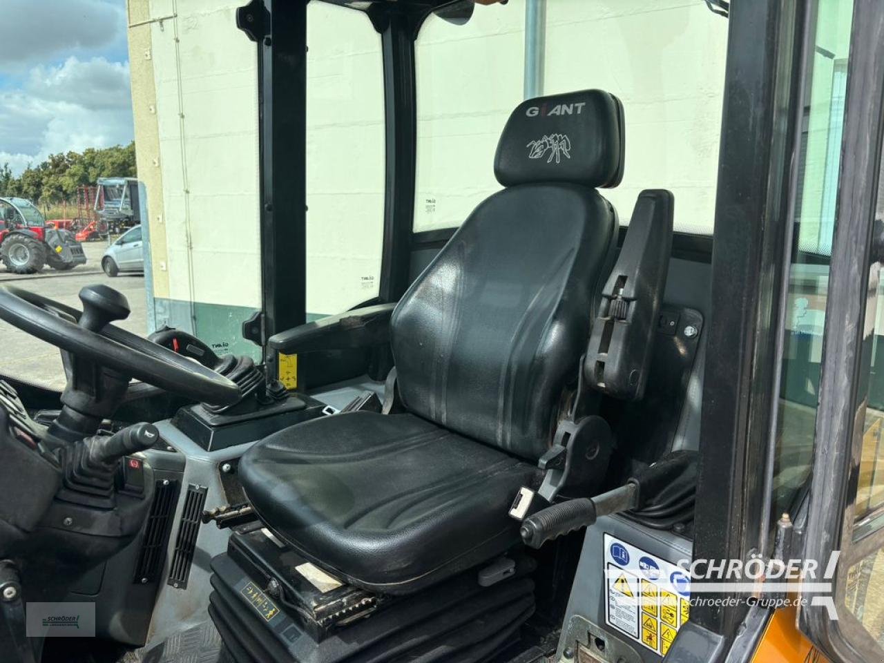 Radlader of the type Sonstige GIANT V 6004 T, Gebrauchtmaschine in Langenweddingen (Picture 9)
