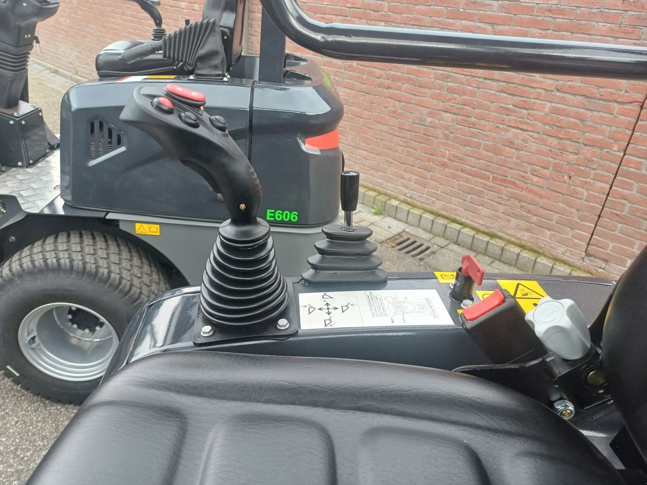 Radlader des Typs Sonstige Mini shovel Wcm 606 elektrische 606, Gebrauchtmaschine in Stroe (Gld) (Bild 9)