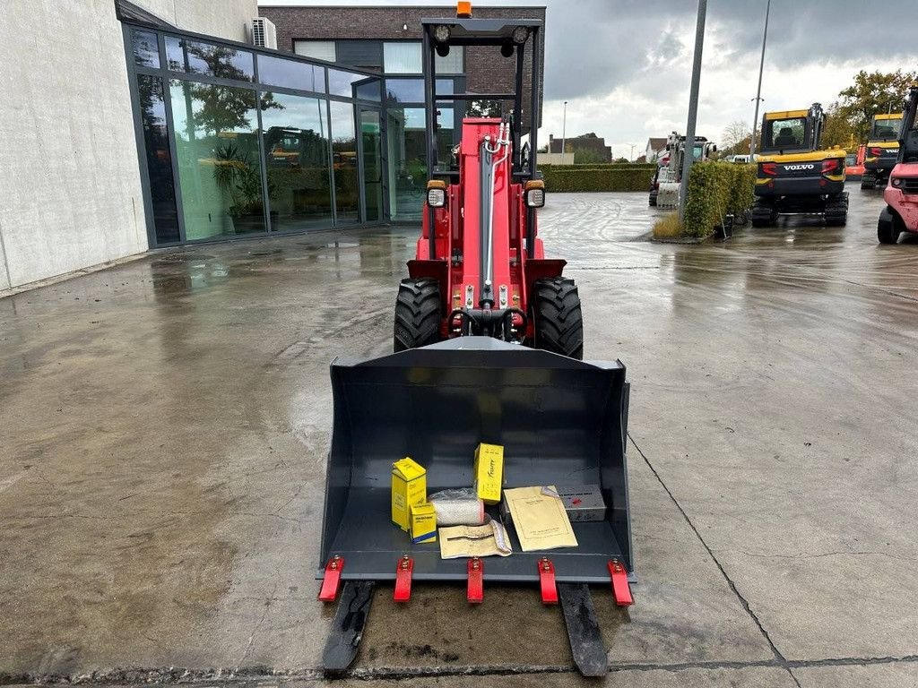 Radlader van het type Sonstige Plus Power HQ180T, Gebrauchtmaschine in Antwerpen (Foto 3)