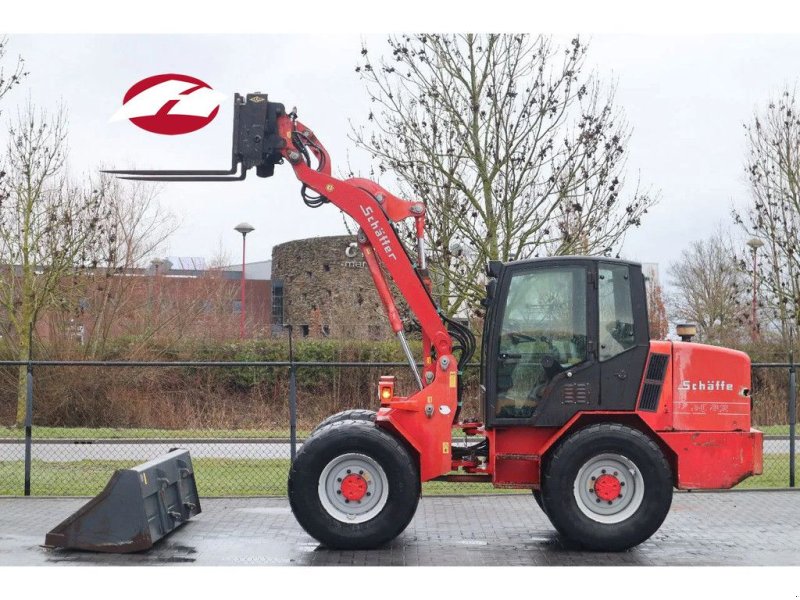 Radlader del tipo Sonstige Sch&auml;ffer 8082 FORKS BUCKET EXTRA FUNCTION, Gebrauchtmaschine In Marknesse