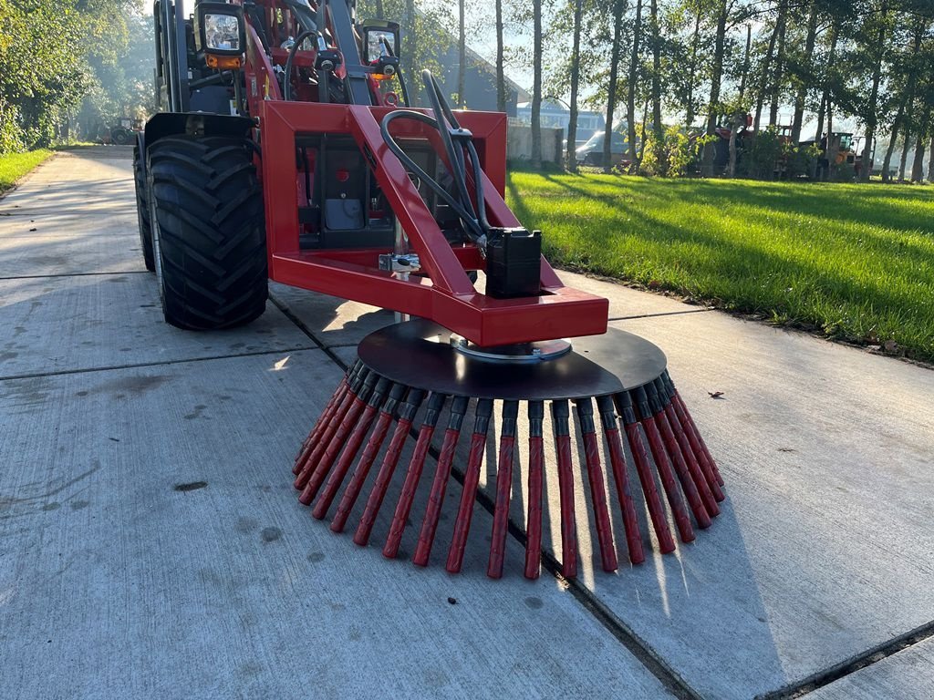 Radlader of the type Sonstige Weidemann Onkruidborstel, Neumaschine in Lunteren (Picture 5)