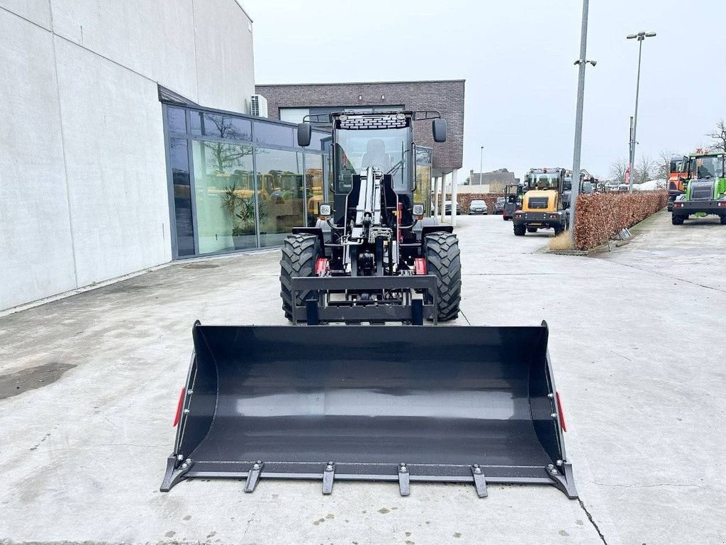 Radlader van het type Sonstige WOLF WL825T, Neumaschine in Antwerpen (Foto 3)