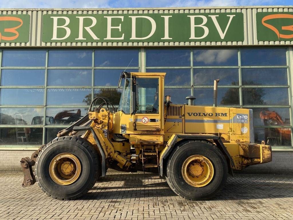 Radlader des Typs Volvo BM L 120 B, Gebrauchtmaschine in Roosendaal (Bild 2)