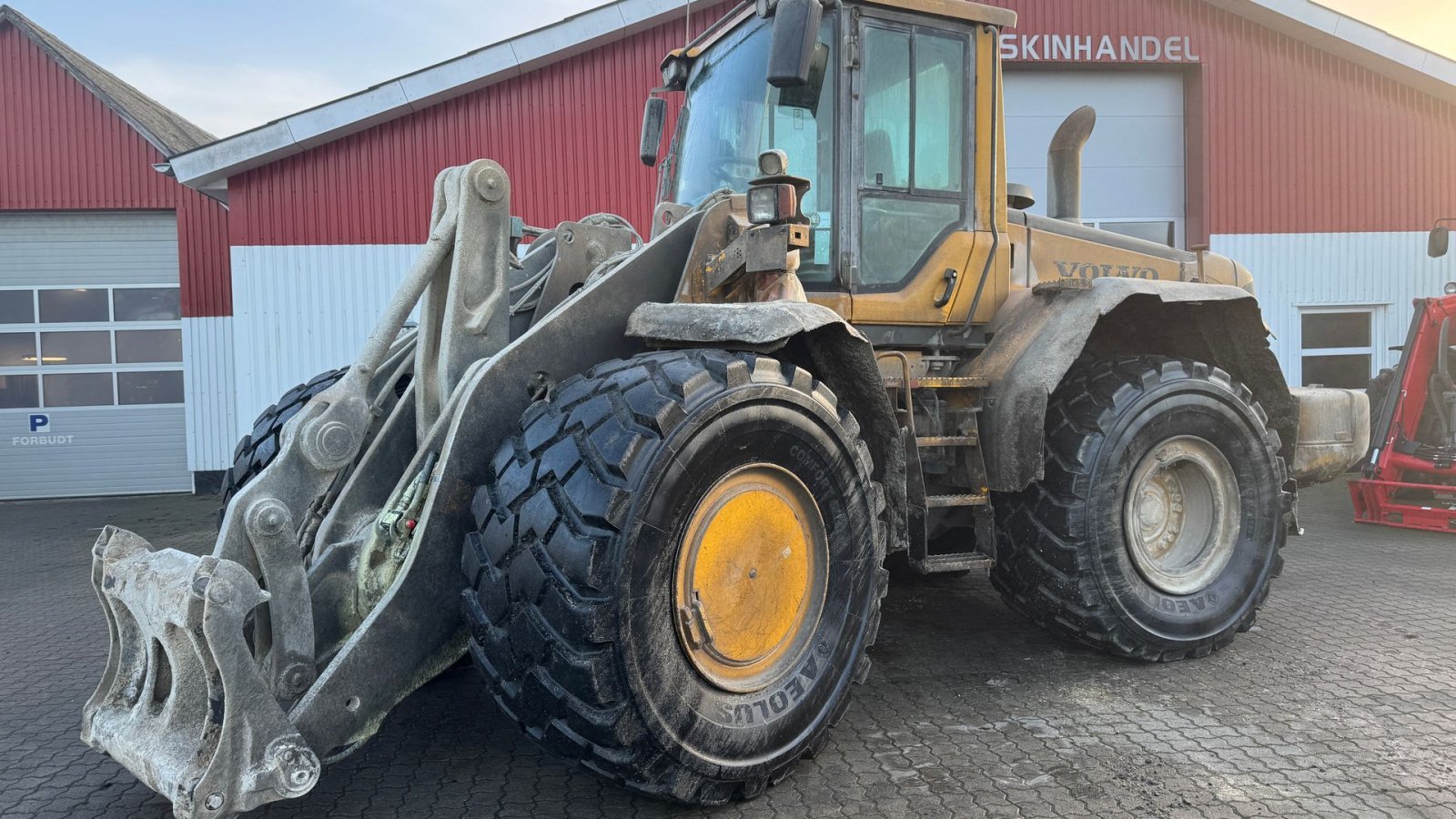 Radlader typu Volvo L 120 F MED NÆSTEN NYE DÆK!, Gebrauchtmaschine v Nørager (Obrázek 1)