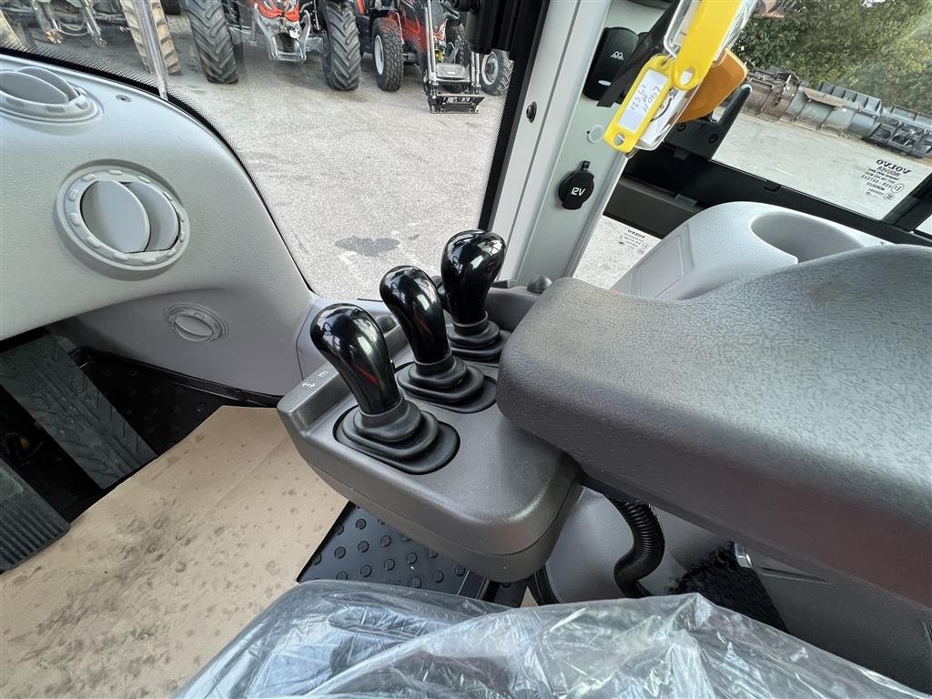 Radlader vrste Volvo L 90 H AGRICULTURE OG LANG BOM! KUN 1700 TIMER! TIL OMGÅENDE LEVERING!, Gebrauchtmaschine v Nørager (Slika 21)