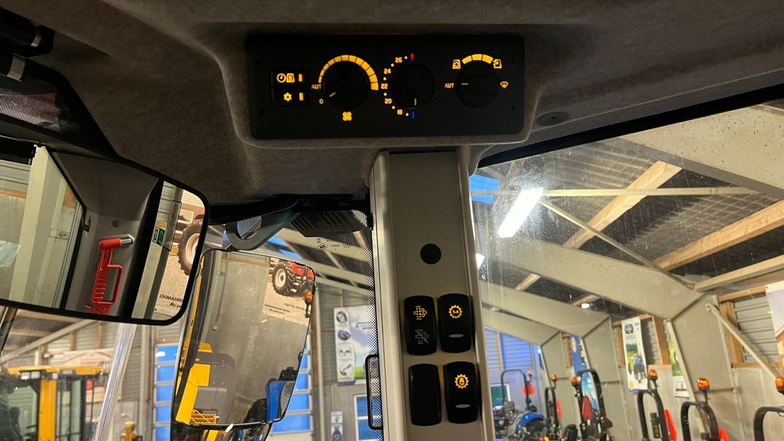 Radlader от тип Volvo L 90H  H2 fabriksny Dansk maskine med masser af udstyr, blan.Co-Pilot & med brede 650/65R25 hjul, Gebrauchtmaschine в Lintrup (Снимка 10)