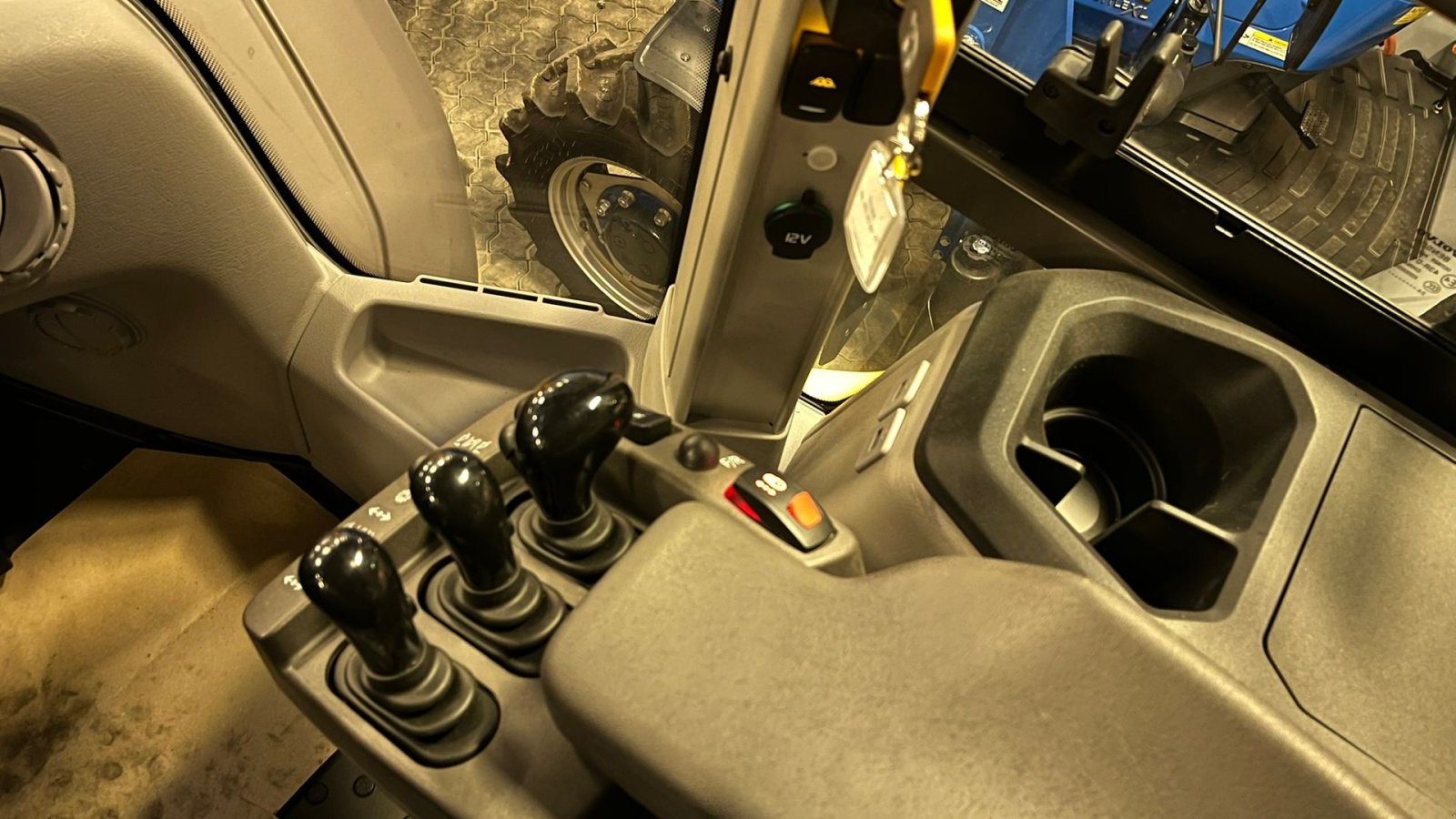 Radlader от тип Volvo L 90H  H2 fabriksny Dansk maskine med masser af udstyr, blan.Co-Pilot & med brede 650/65R25 hjul, Gebrauchtmaschine в Lintrup (Снимка 9)