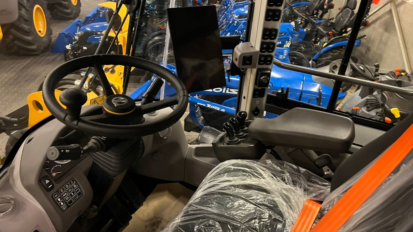 Radlader от тип Volvo L 90H  H2 fabriksny Dansk maskine med masser af udstyr, blan.Co-Pilot & med brede 650/65R25 hjul, Gebrauchtmaschine в Lintrup (Снимка 8)