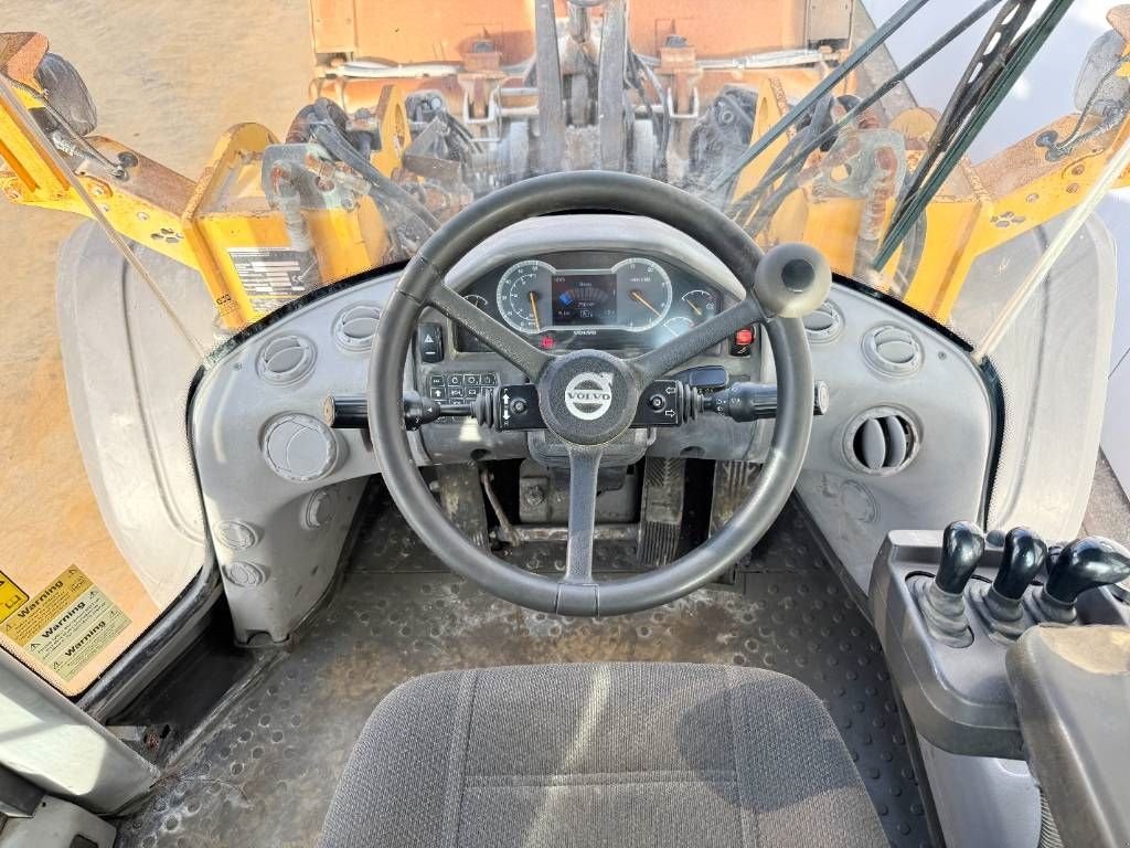 Radlader des Typs Volvo L110H - 3rd Function / Quick Coupler, Gebrauchtmaschine in Veldhoven (Bild 10)