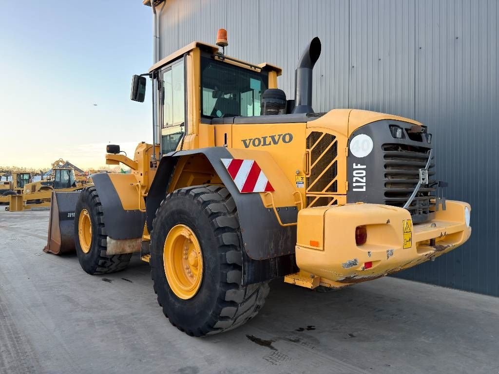 Radlader of the type Volvo L120F, Gebrauchtmaschine in Venlo (Picture 3)