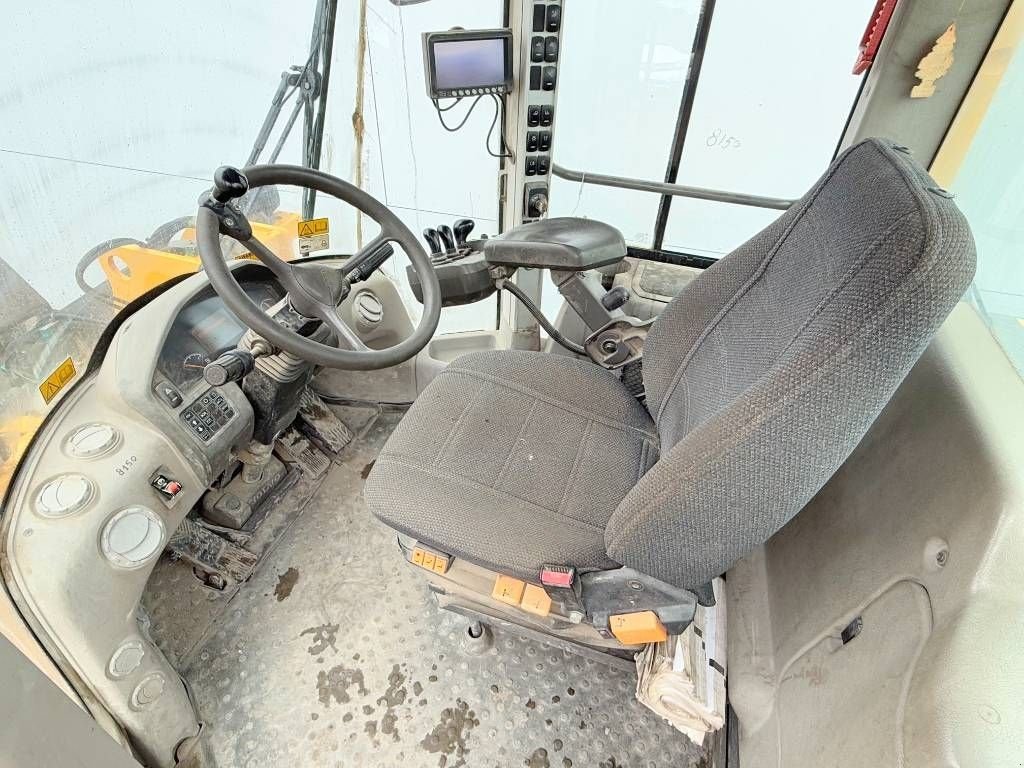 Radlader of the type Volvo L120G - 3rd Function / Quick Coupler / Auto Lube, Gebrauchtmaschine in Veldhoven (Picture 9)