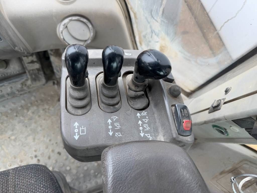 Radlader of the type Volvo L120G - 3rd Function / Quick Coupler / Auto Lube, Gebrauchtmaschine in Veldhoven (Picture 11)