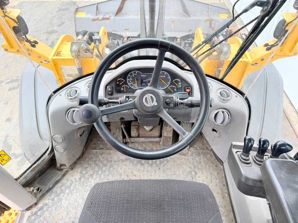 Radlader of the type Volvo L120H - 3rd Function / Weight System, Gebrauchtmaschine in Veldhoven (Picture 10)