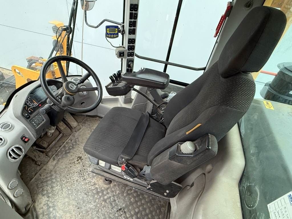 Radlader of the type Volvo L120H - 3rd Function / Weight System, Gebrauchtmaschine in Veldhoven (Picture 9)