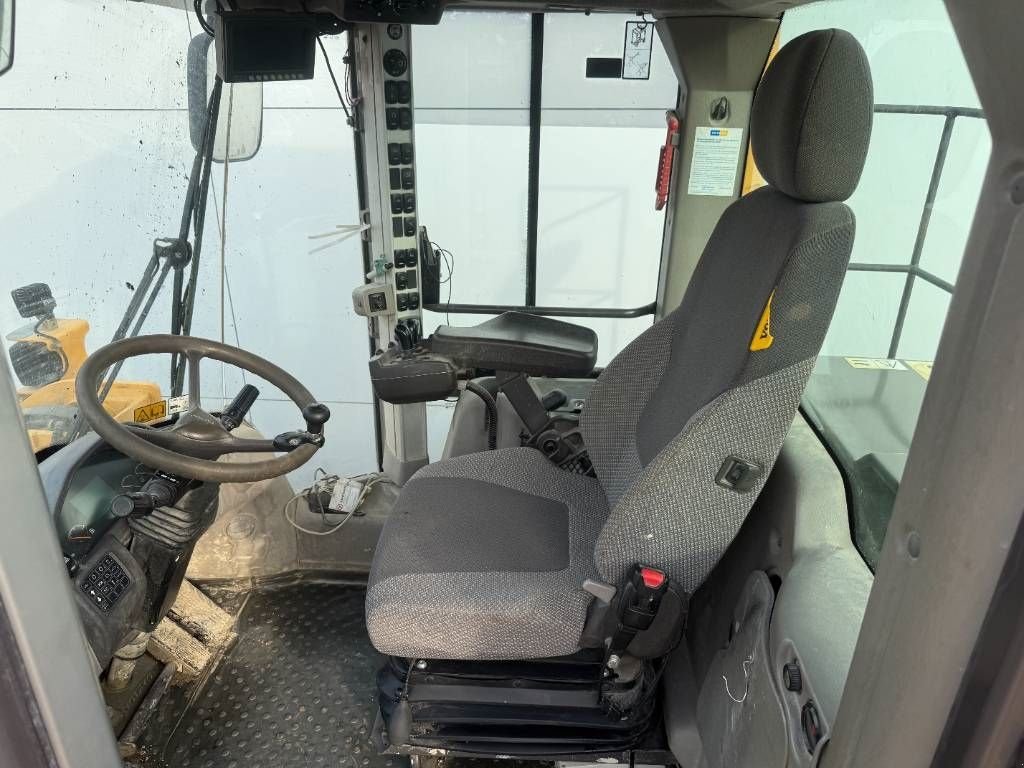 Radlader des Typs Volvo L180G - German Machine / Auto Greasing, Gebrauchtmaschine in Veldhoven (Bild 9)