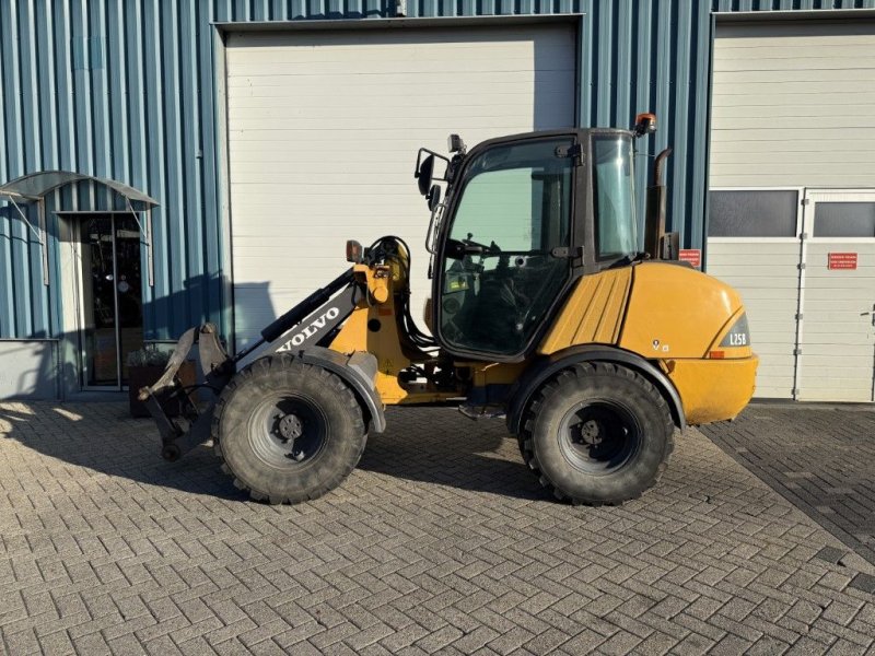 Radlader типа Volvo L25B, Gebrauchtmaschine в Oirschot (Фотография 1)