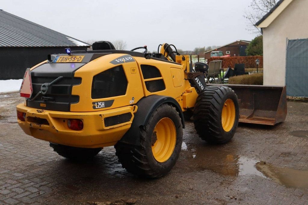 Radlader типа Volvo L25H, Gebrauchtmaschine в Antwerpen (Фотография 7)