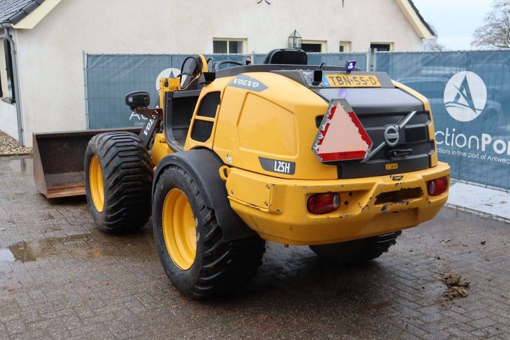 Radlader типа Volvo L25H, Gebrauchtmaschine в Antwerpen (Фотография 4)