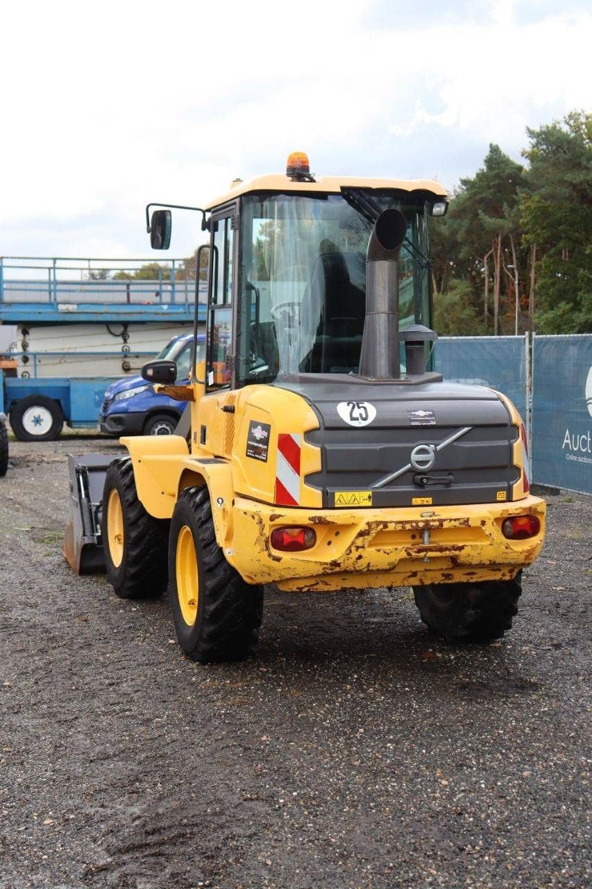 Radlader van het type Volvo L30G, Gebrauchtmaschine in Antwerpen (Foto 4)