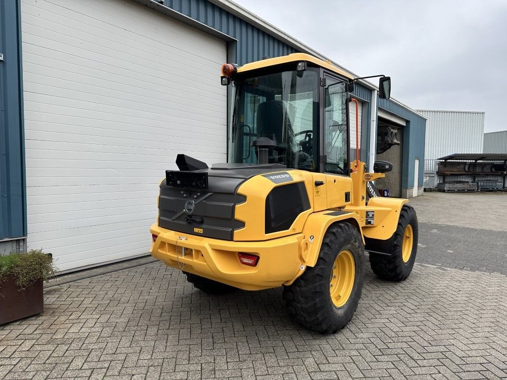 Radlader des Typs Volvo L30HS, Neumaschine in Oirschot (Bild 7)