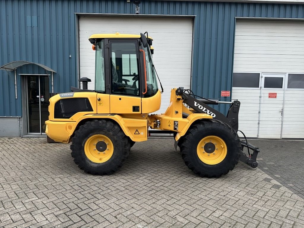 Radlader des Typs Volvo L30HS, Neumaschine in Oirschot (Bild 4)
