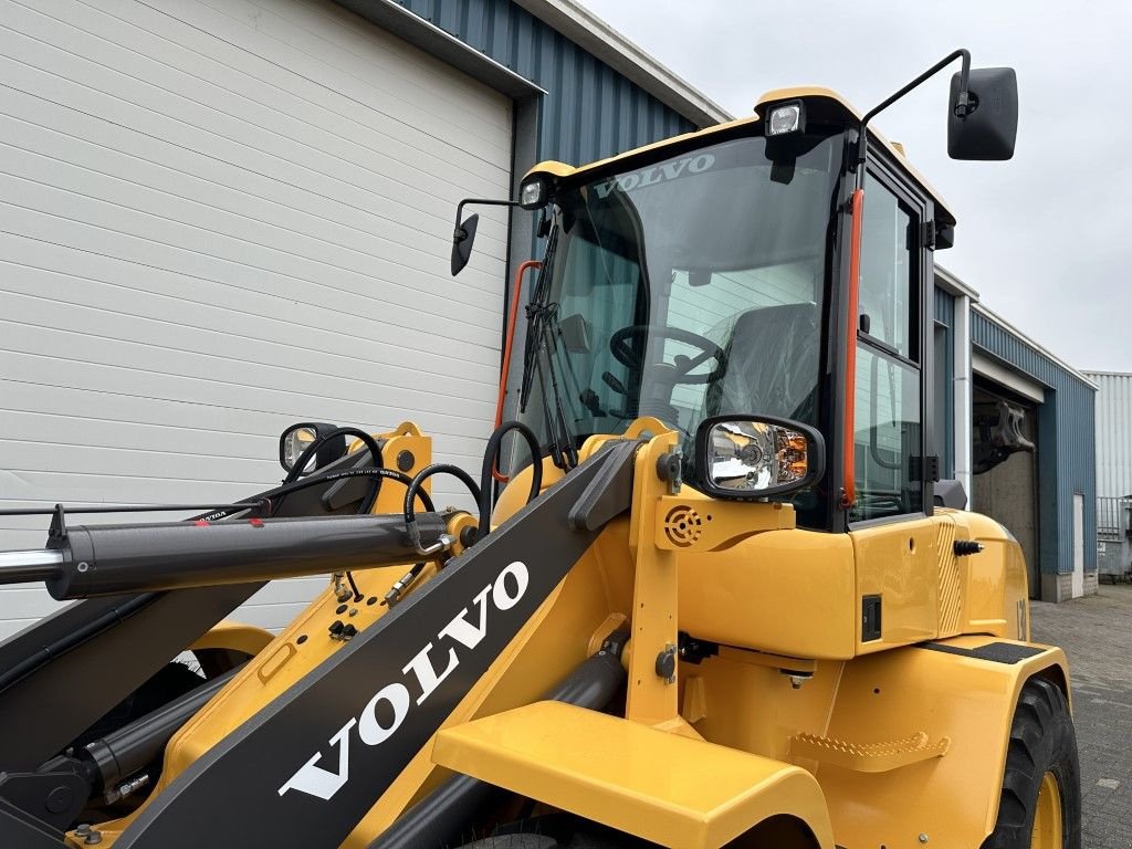 Radlader des Typs Volvo L30HS, Neumaschine in Oirschot (Bild 8)