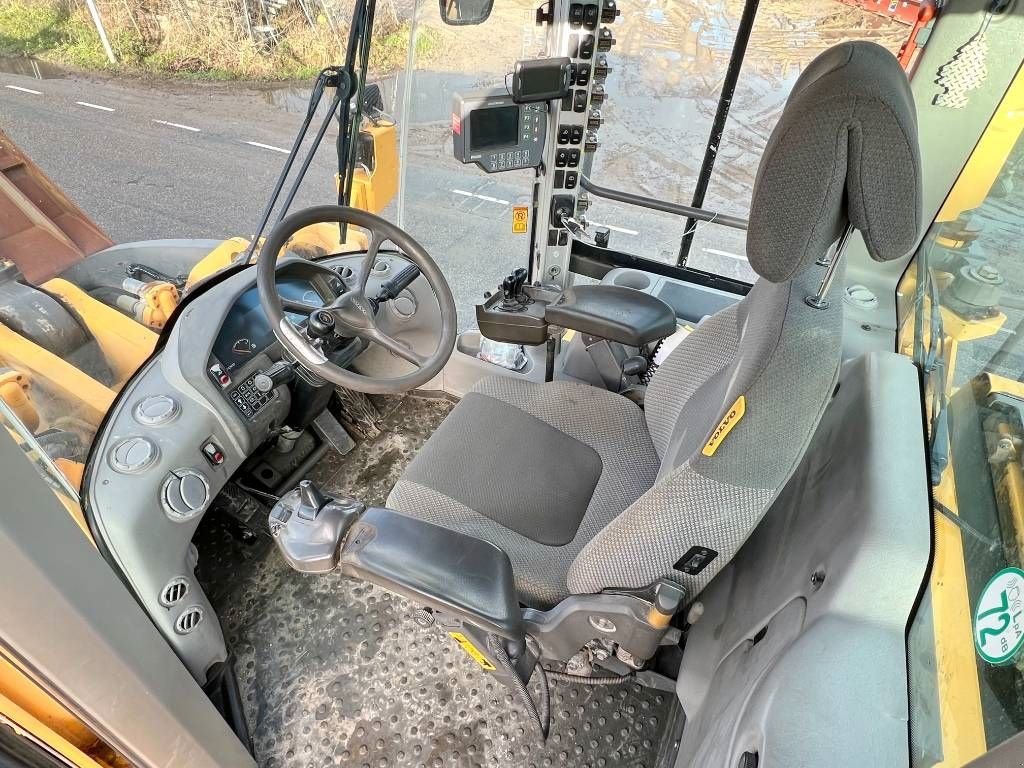 Radlader of the type Volvo L350F - Automatic Greasing / CDC Steering, Gebrauchtmaschine in Veldhoven (Picture 8)