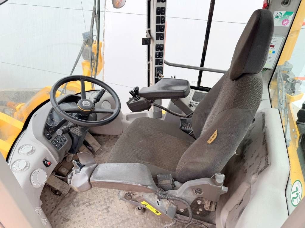 Radlader of the type Volvo L350H - Dutch Machine / CDC Steering, Gebrauchtmaschine in Veldhoven (Picture 8)