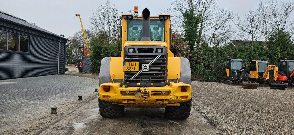 Radlader des Typs Volvo L60F, Gebrauchtmaschine in Scharsterbrug (Bild 3)
