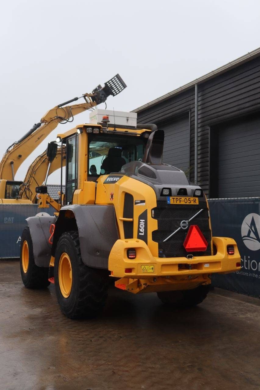 Radlader от тип Volvo L60H, Gebrauchtmaschine в Antwerpen (Снимка 4)