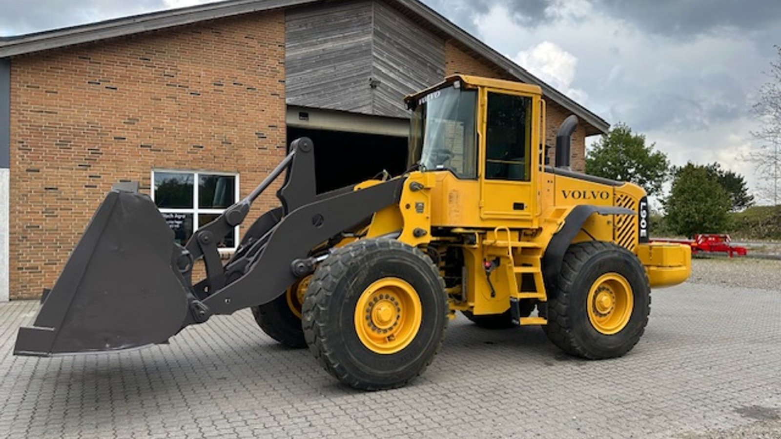 Radlader del tipo Volvo L90E, Gebrauchtmaschine In Videbæk (Immagine 1)