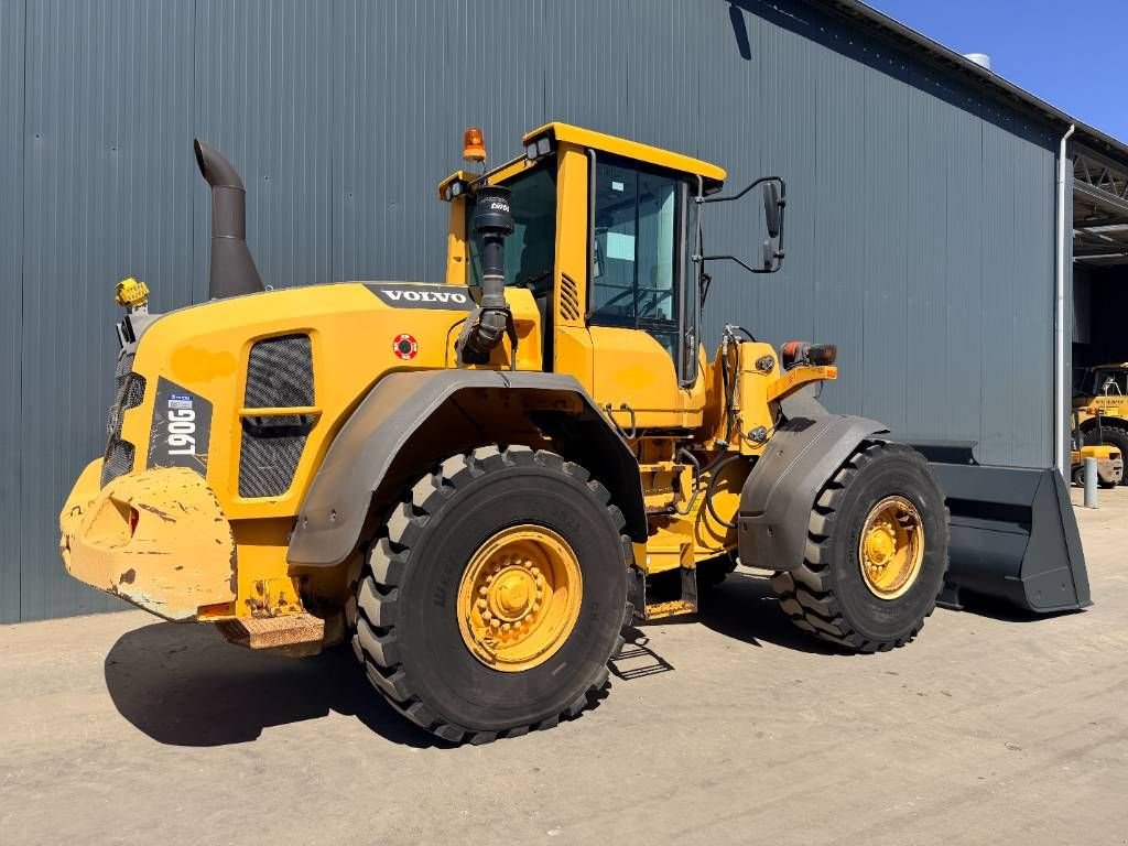 Radlader of the type Volvo L90G, Gebrauchtmaschine in Venlo (Picture 4)